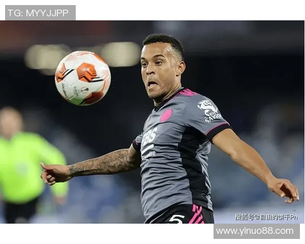 足球场上风采依旧 球星帅哥们展现魅力与实力的完美结合 足球场上风采依旧 球星帅哥们展现魅力与实力的完美结合