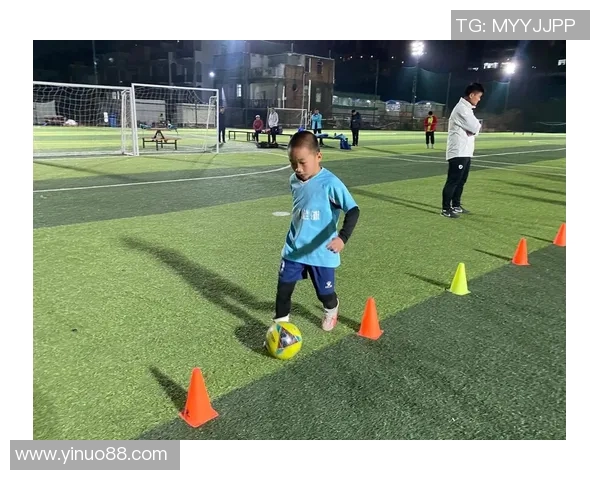 迷你版足球球星高清图片合集 展现小尺寸巨星风采 迷你版足球球星高清图片合集 展现小尺寸巨星风采